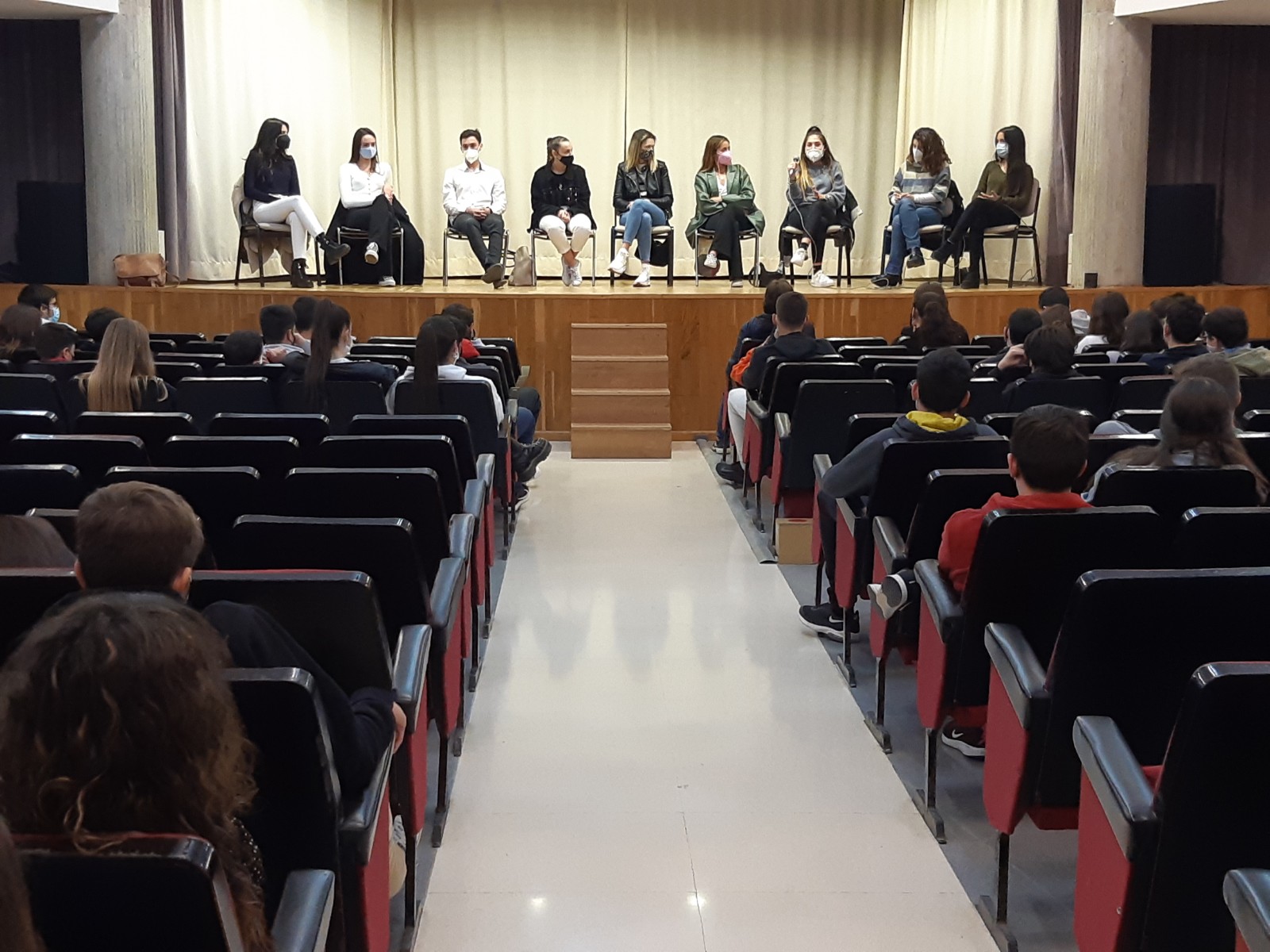 CHARLA DE EXALUMNOS DE NUESTRO COLEGIO