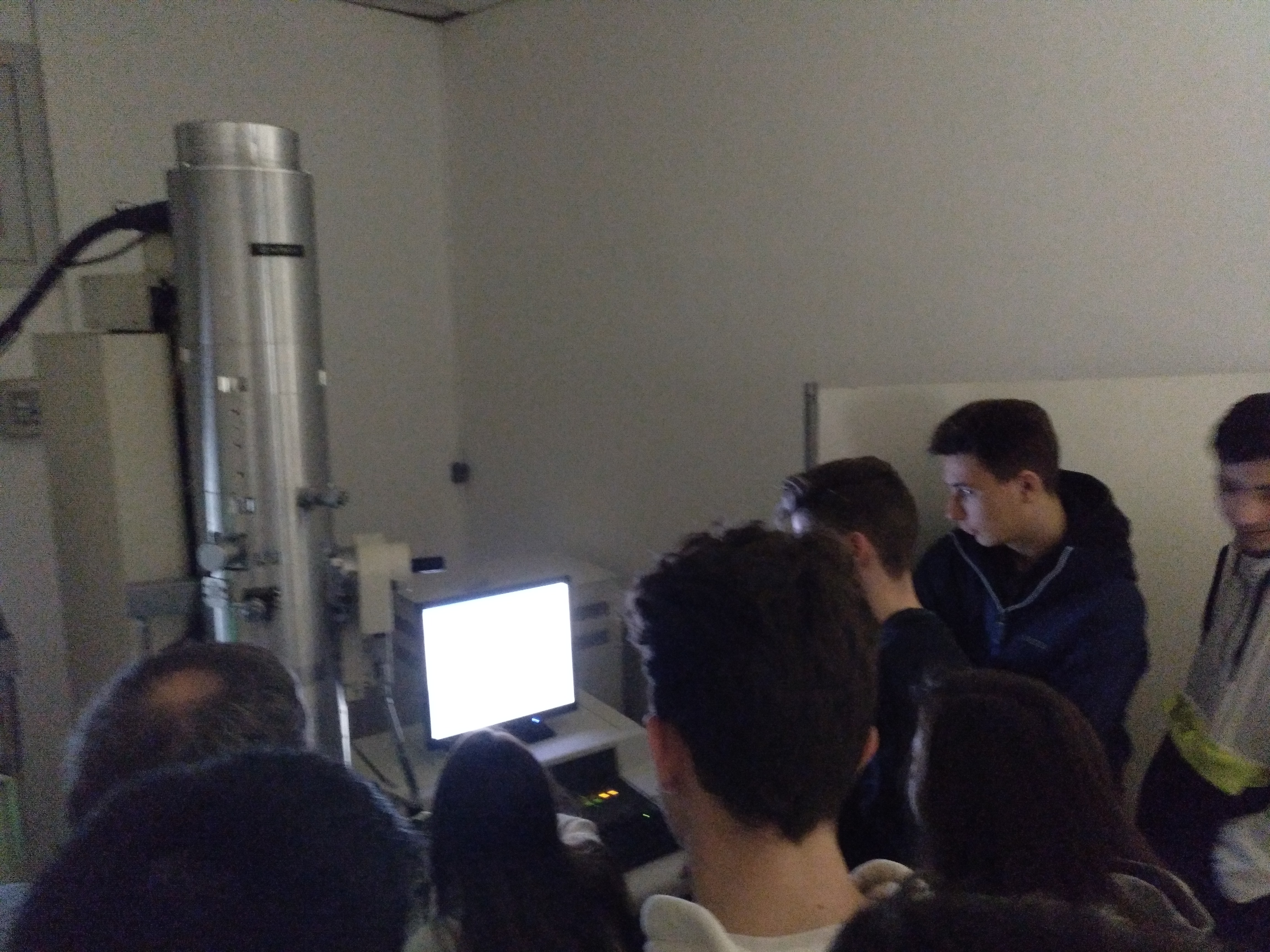 Visita de los alumnes de biología de 2o bachillerato al Servicio de Microscopia UAB»